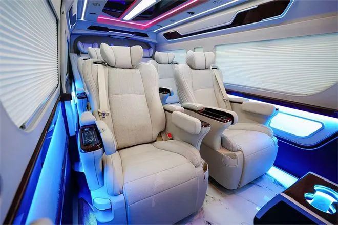 Nèf Syèj Toyota Hiace Amelyorasyon Enteryè ki gen ladan chèz, limyè dom, tab ...