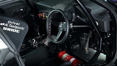 HKS modifye Toyota GR Supra drift machin ekipe ak motè 2JZ.