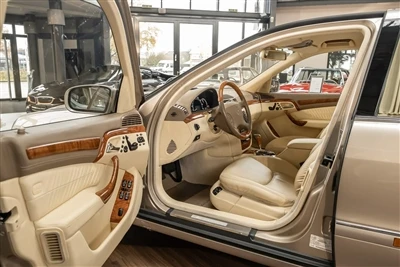 Ki diferans ki genyen ant Mercedes W220 ak W221?