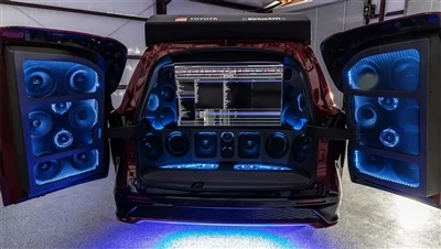 Toyota Sienna modifye a tounen yon subwoofer mobil