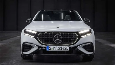 Mercedes-Benz AMG E53 Sedan ak kabwèt lage