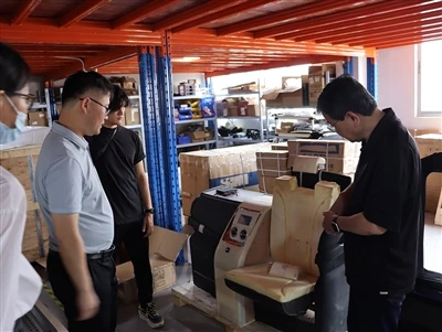 Gwo Koperasyon Xiamen Kench ak Toyota Alphard Konsesyonè a